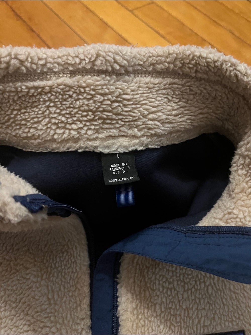 Patagonia Men’s size L  Cream Sherpa Vest with Navy Trim. - Picture 2 of 5
